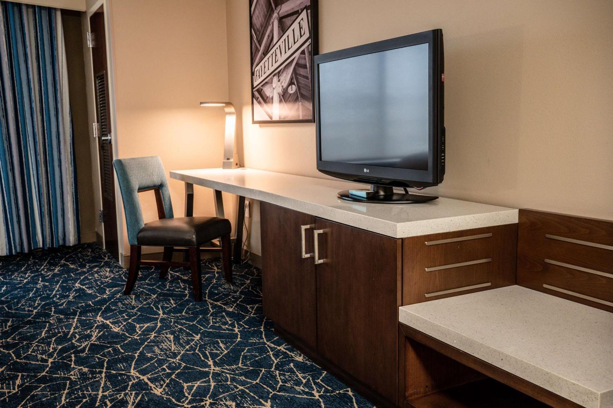 Hilton Garden Inn Fayetteville/Fort Bragg Exterior foto